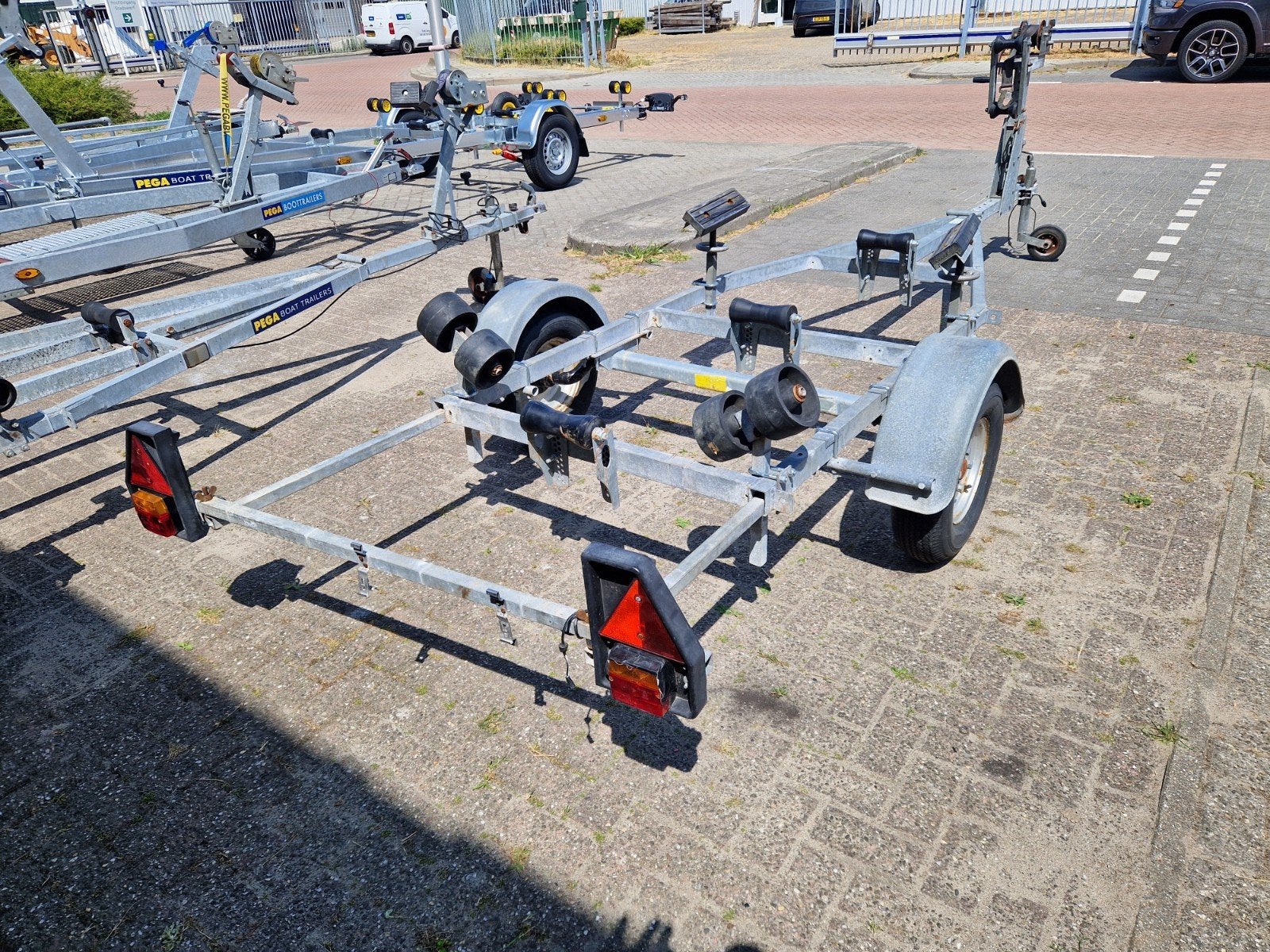 Pega trailer met een 650KG as  !!!, Ophalen, Minder dan 1500 kg, Gebruikt, Overige typen