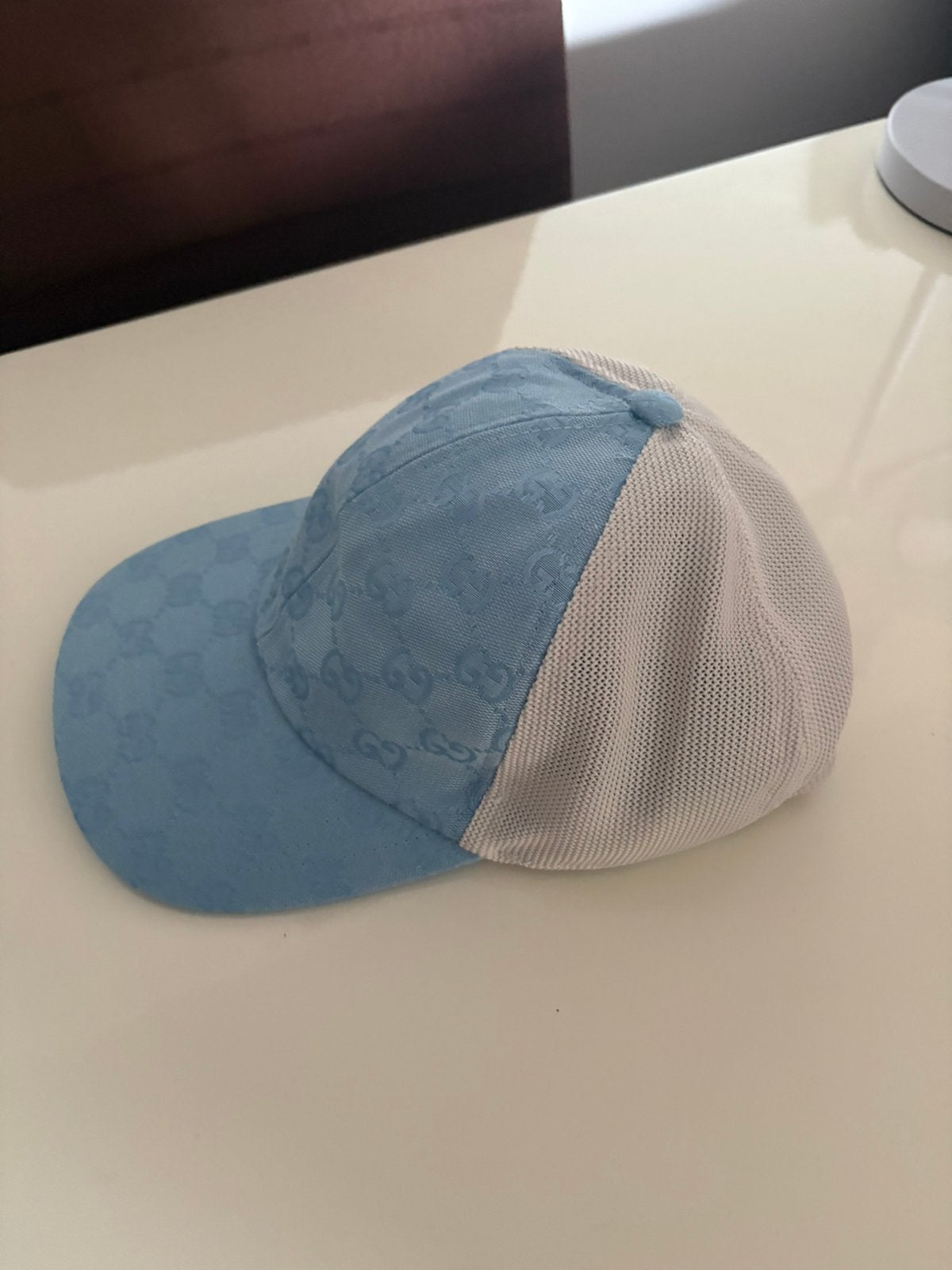 Lichtblauwe Gucci pet, Ophalen of Verzenden, Zo goed als nieuw