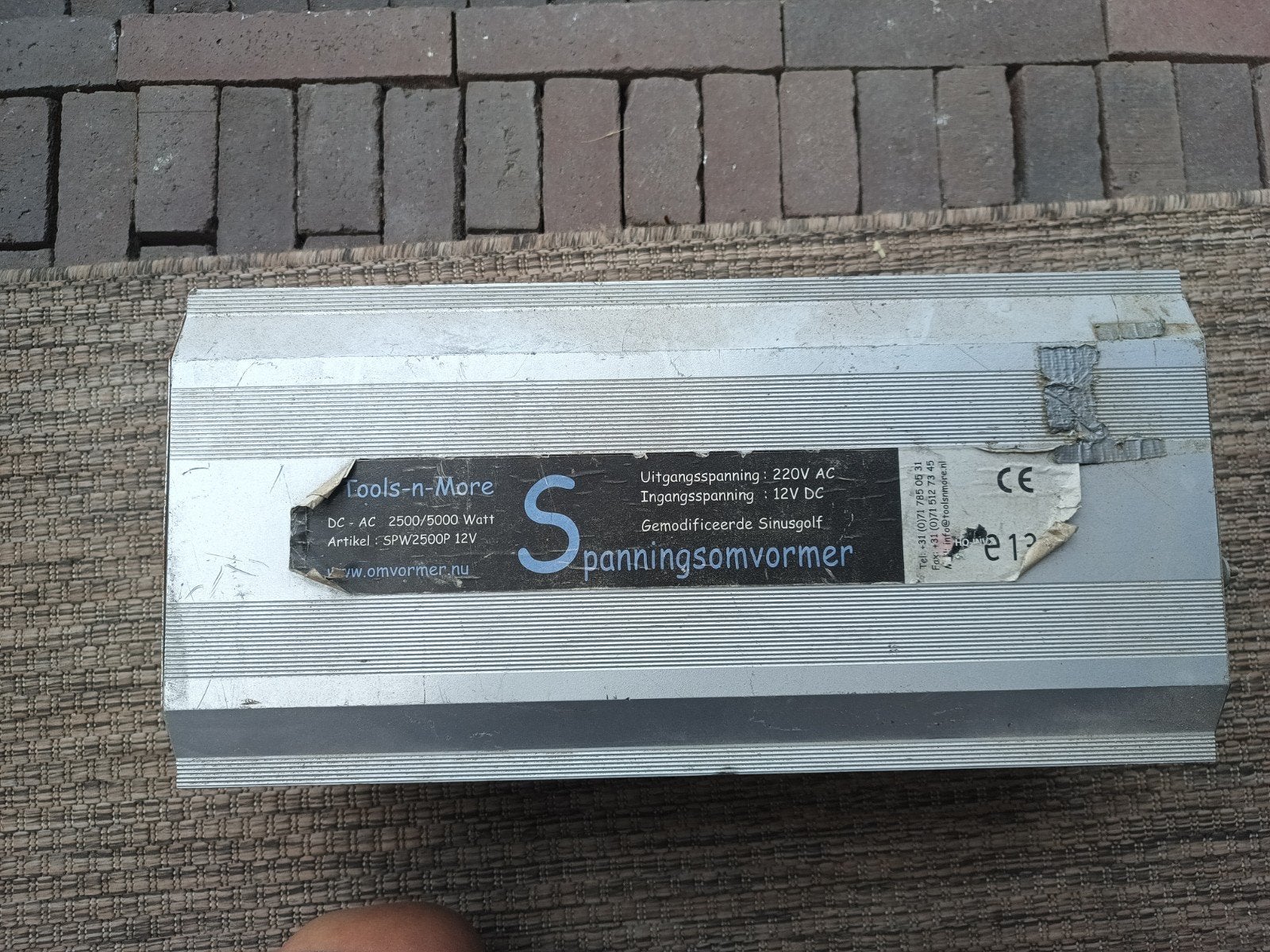 Tools-n-More 2500W/5000W Omvormer 12V DC naar 220V AC, Ophalen of Verzenden