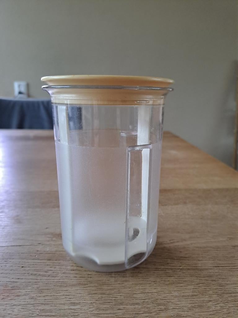TUPPERWARE ZUURPOT., Ophalen of Verzenden, Gebruikt, Crème, Overige typen