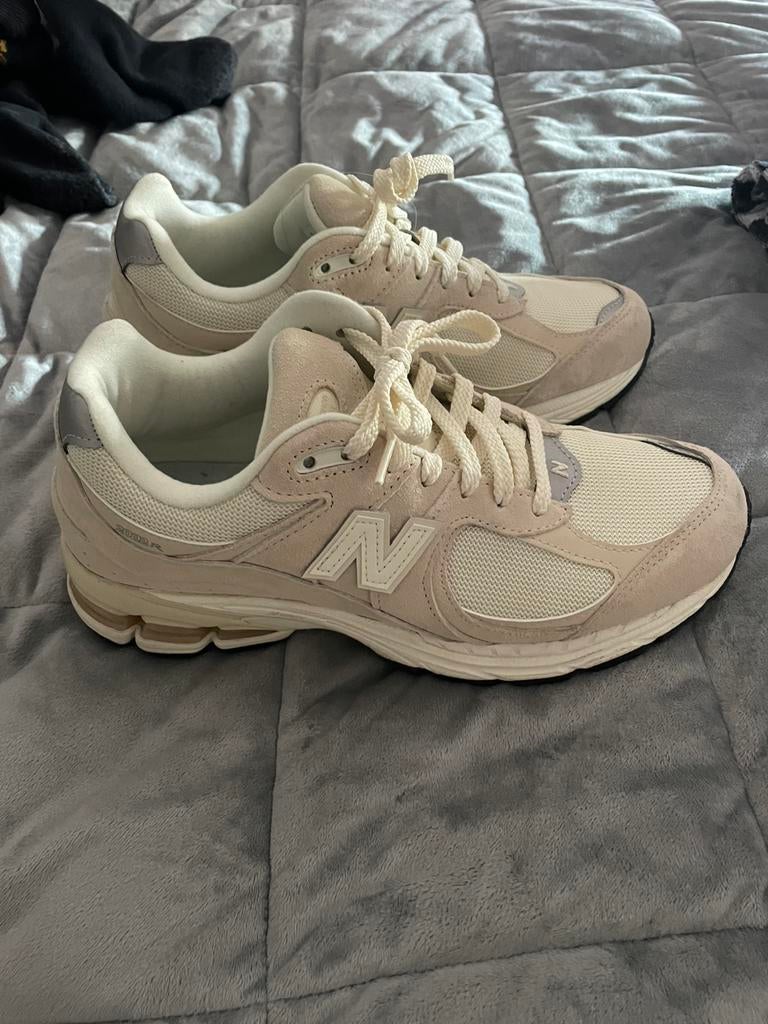 New balance 2002r maat 42, Kleding | Dames, Schoenen, Beige, Nieuw, Ophalen of Verzenden, Sneakers of Gympen