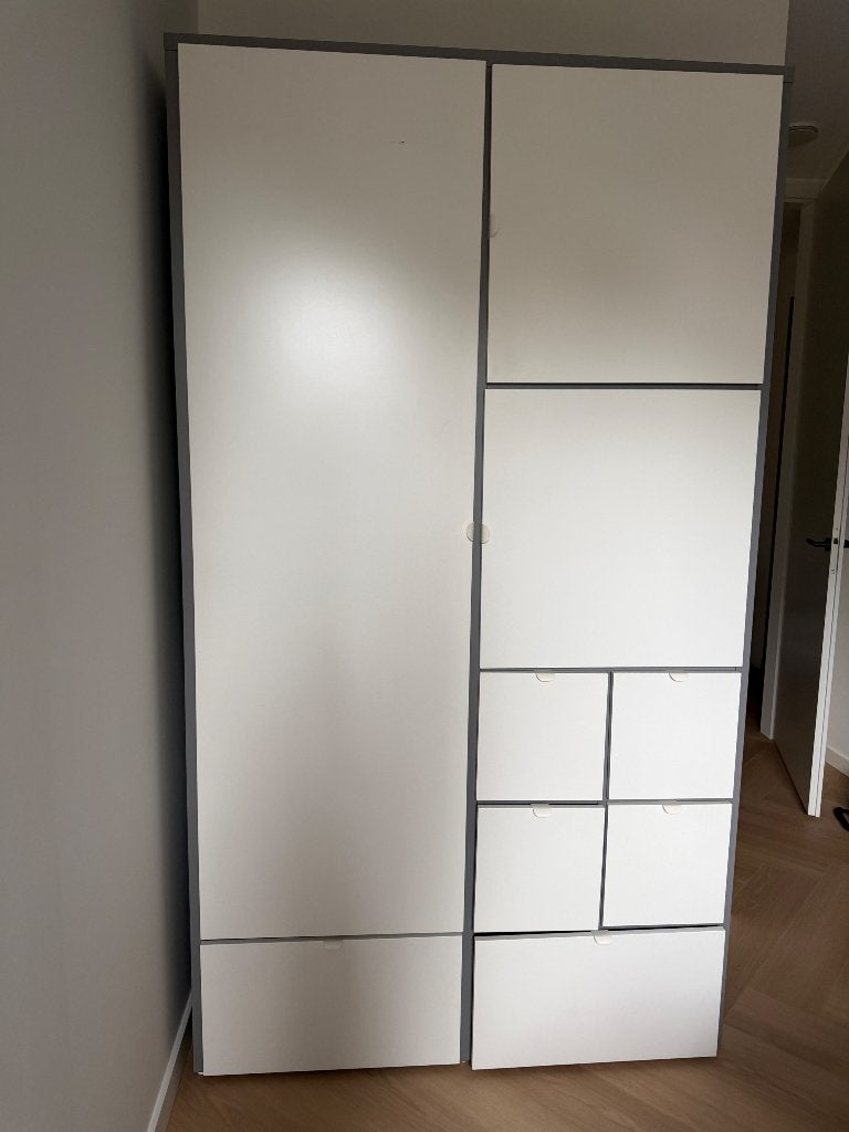 Moderne IKEA Visthus kledingkast, 100 tot 150 cm, 200 cm of meer, Zo goed als nieuw, Modern