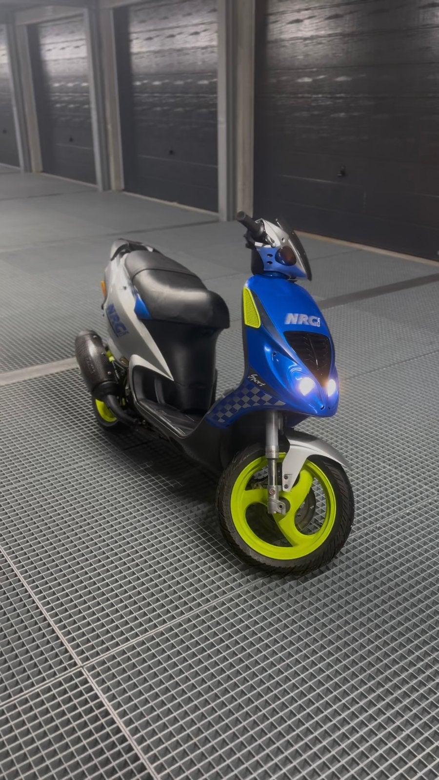 NRG MC3 180cc lc dd piaggio, Ophalen, Tweetakt, Maximaal 45 km/u, 180 cc