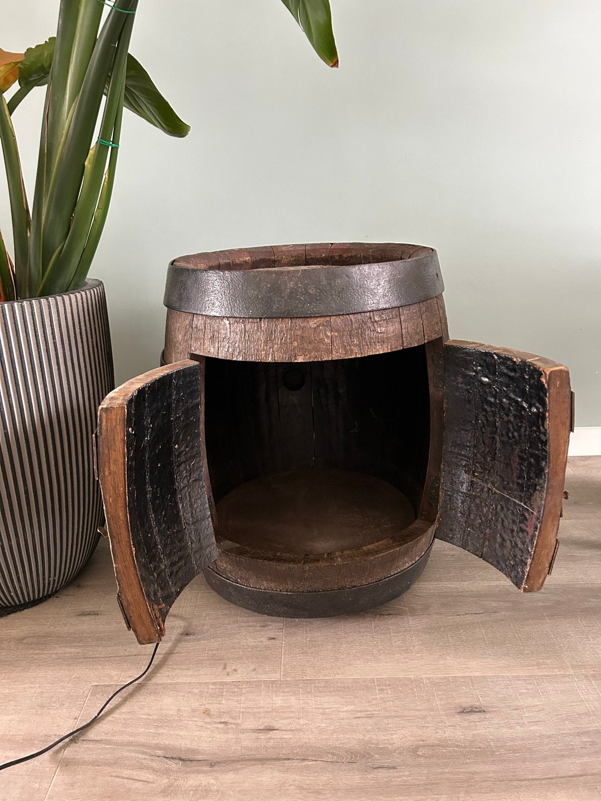 Industriële robuuste bijzettafel van wijnvat, 45 tot 60 cm, Minder dan 55 cm, Gebruikt, Rond