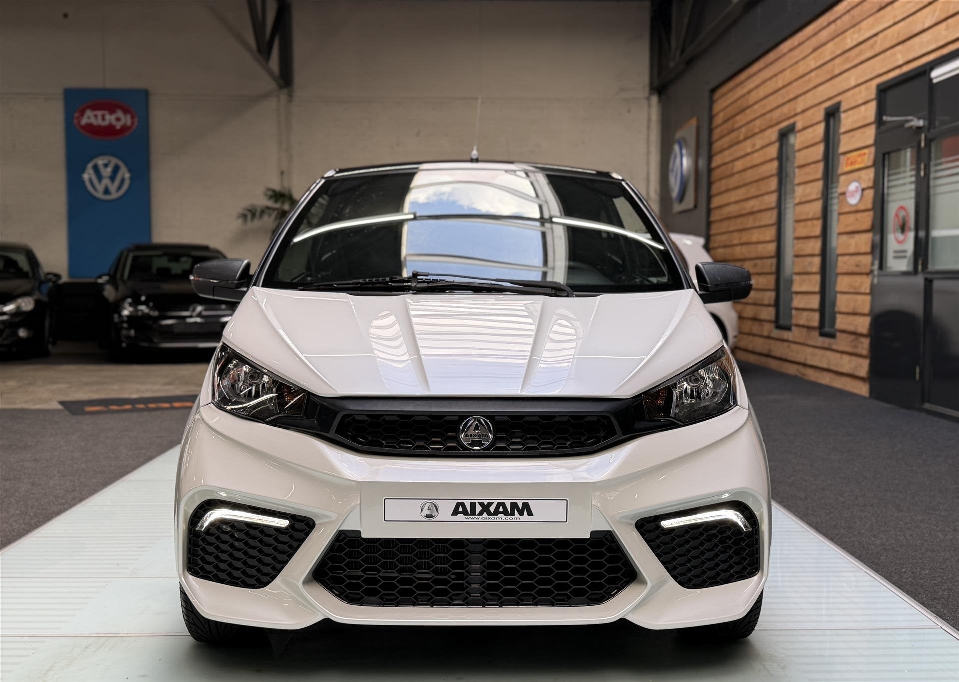 Aixam brommobiel Coupe GTI | LED | Sportvelgen | Carplay | L, Auto's, Automaat, 8 pk, Gebruikt, Overige kleuren