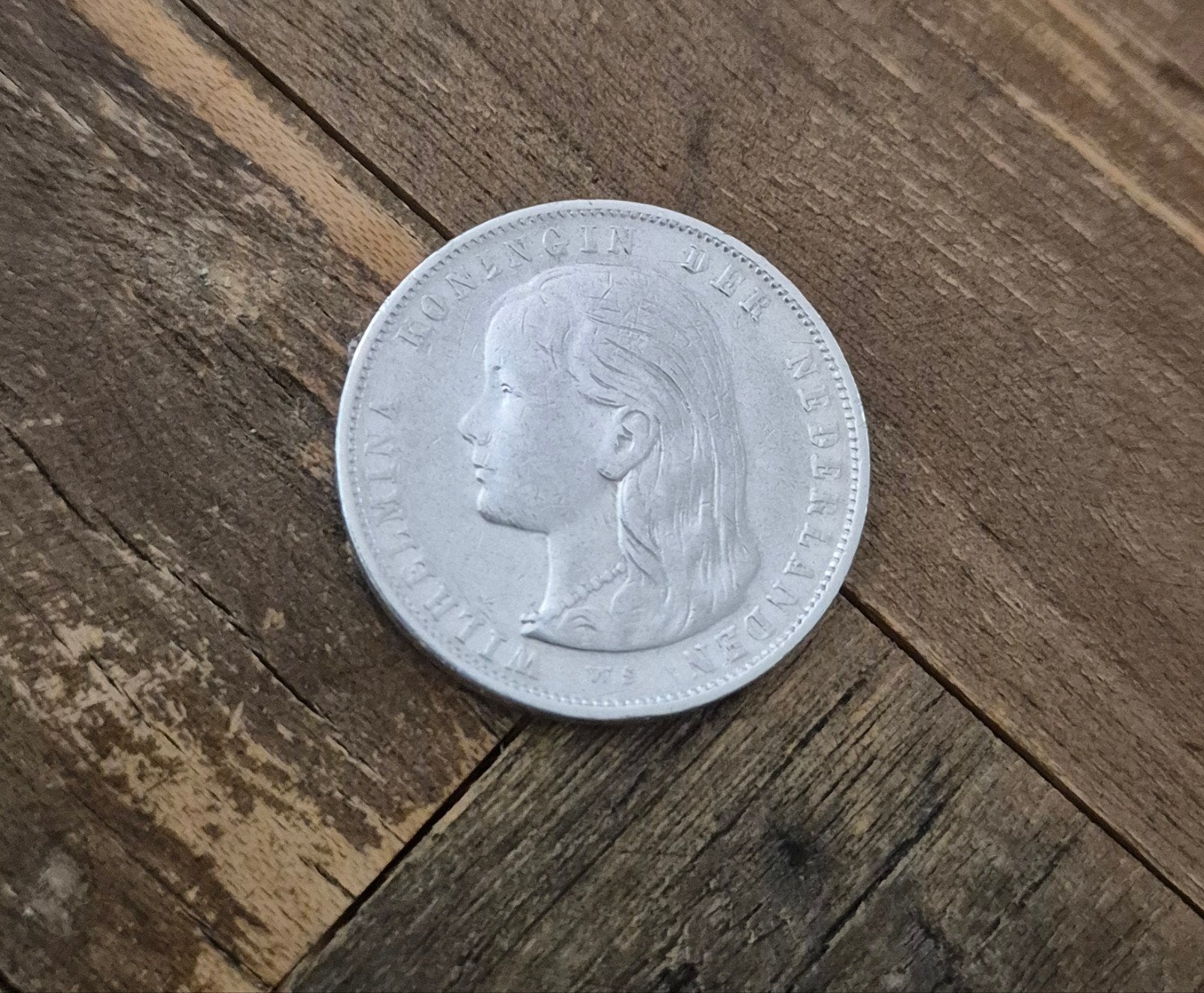 1 gulden zilveren munt van koningin Wilhelmina uit 1897, Ophalen, 1 gulden, Zilver, Koningin Wilhelmina