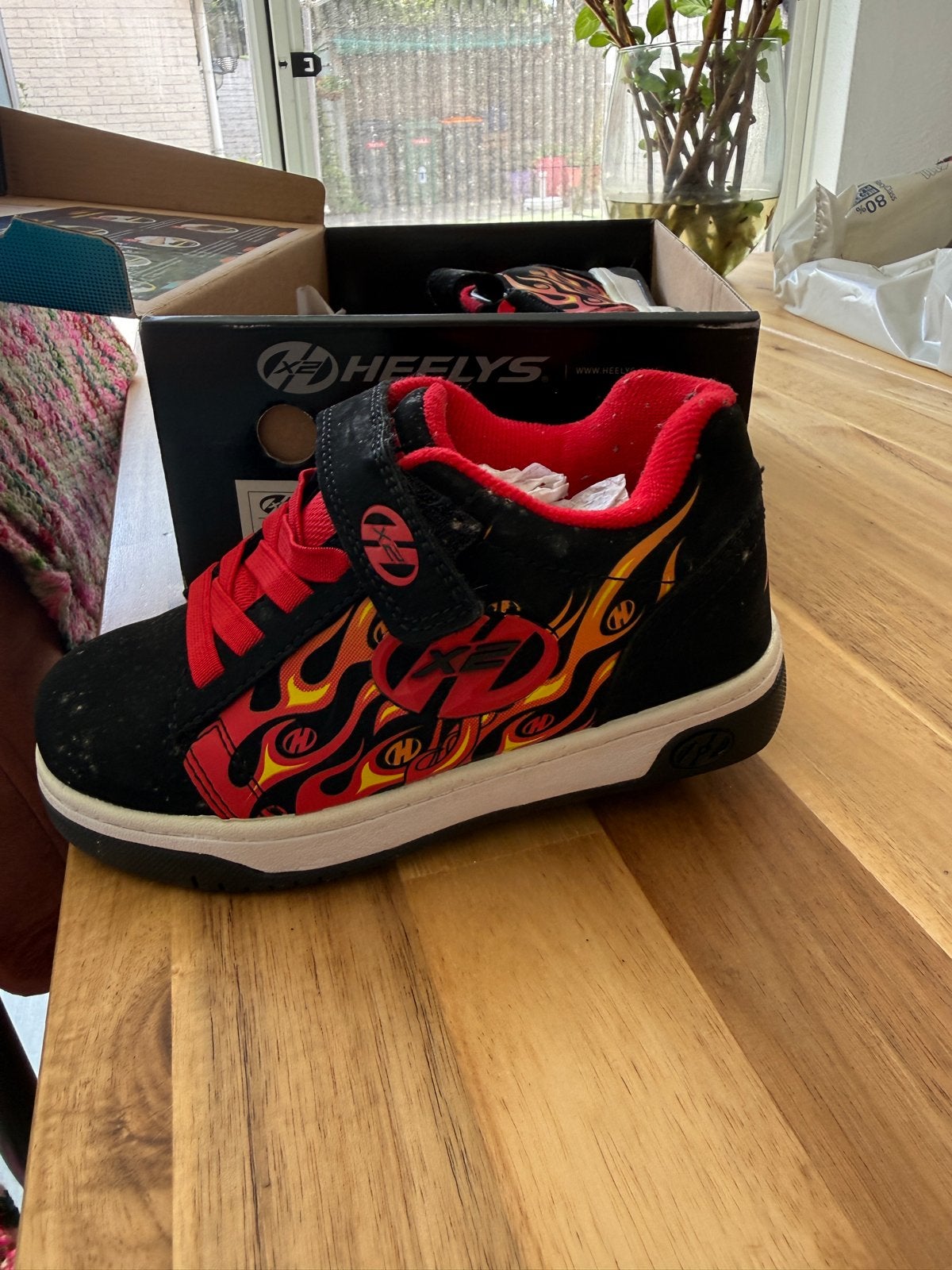 Heelys rolschoenen met vlammen, maat 30, Ophalen, Gebruikt, Kinderen