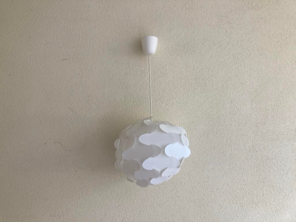 IKEA Fillsta design hanglamp – Wit (Ø 35 cm), Ophalen of Verzenden, Zo goed als nieuw, Kunststof, Minder dan 50 cm