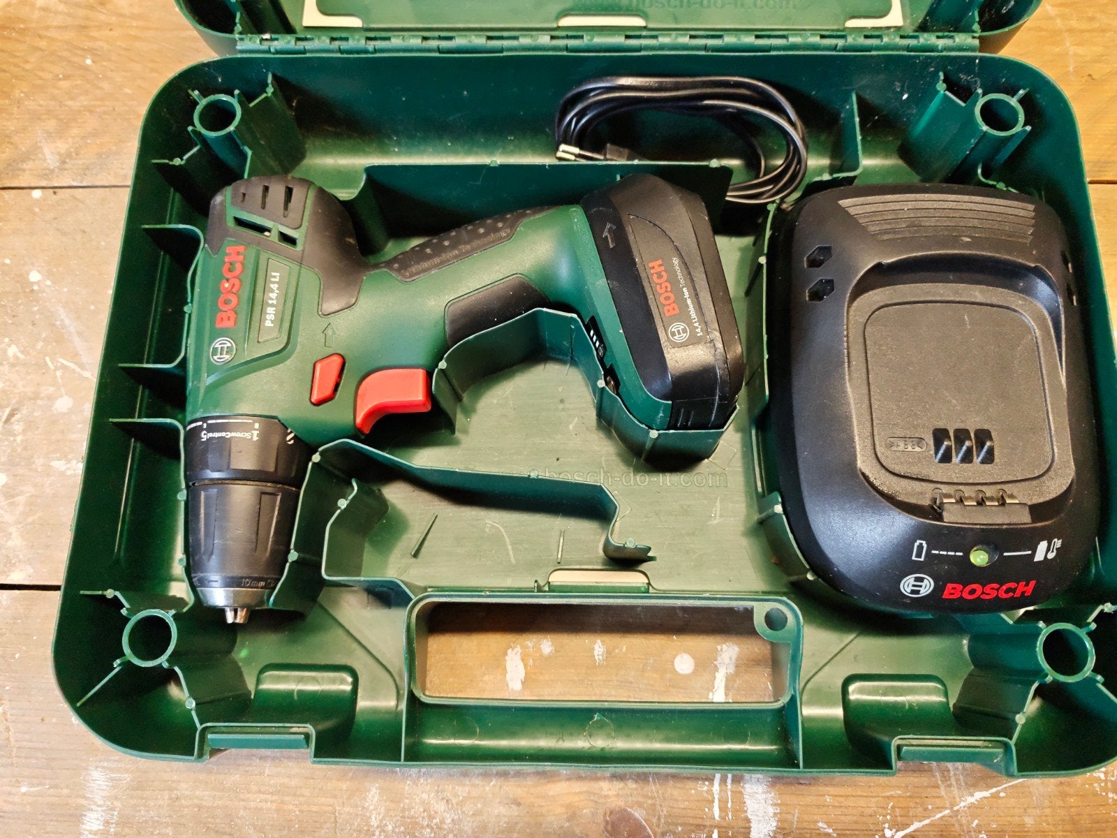 Bosch PSR 14,4 LI Accuboormachine met lader en koffer, Doe-het-zelf en Verbouw, Variabele snelheid, Ophalen of Verzenden, Minder dan 400 watt