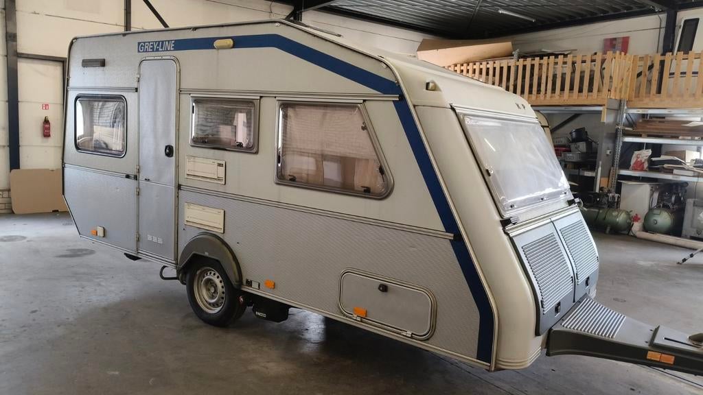 Kip caravan met  zonnepaneel evt met mover, Atoomweg 1, 9743 AJ Groningen, Standaardzit, Omvormbare zithoek, Bedrijf