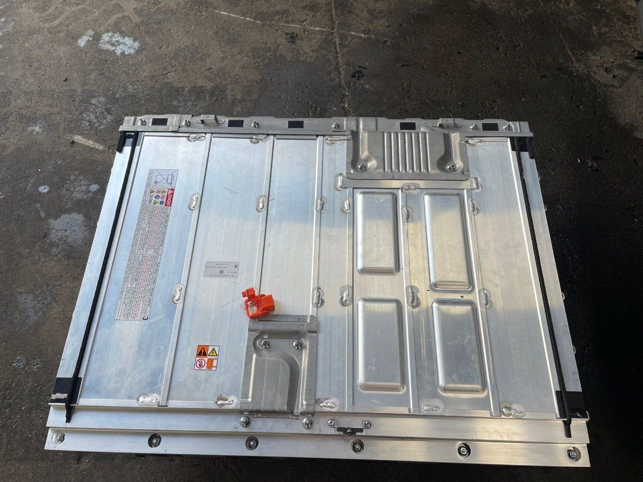 Hybride hoogspannings accu Toyota Prius, Auto-onderdelen, Onderdelen@venauto.nl, Van der Ven Autorecycling B.V., Gebruikt, Ettenseweg 76, 4706 PB Roosendaal, The Netherlands
