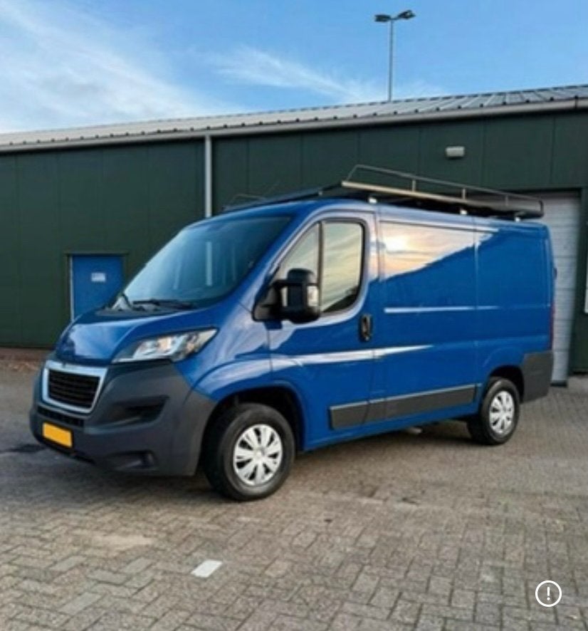 Peugeot Boxer 330 130PK 2016 - airco, cruise control, camera, Euro 5, Zwart, 4 cilinders, Blauw