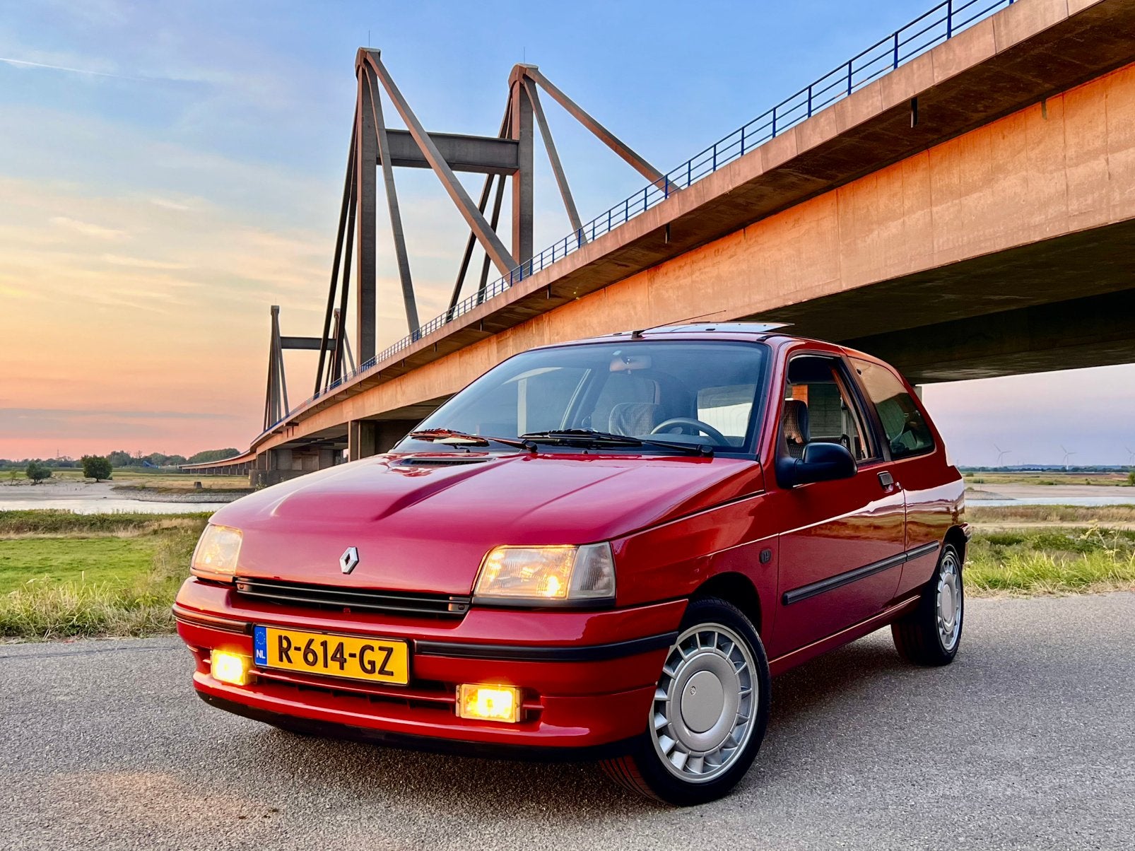 Renault Clio >1.8 16V / 16S / Williams Look< Nw. Riem + WP, Auto's, Stof, 4 cilinders, Bedrijf, Handgeschakeld