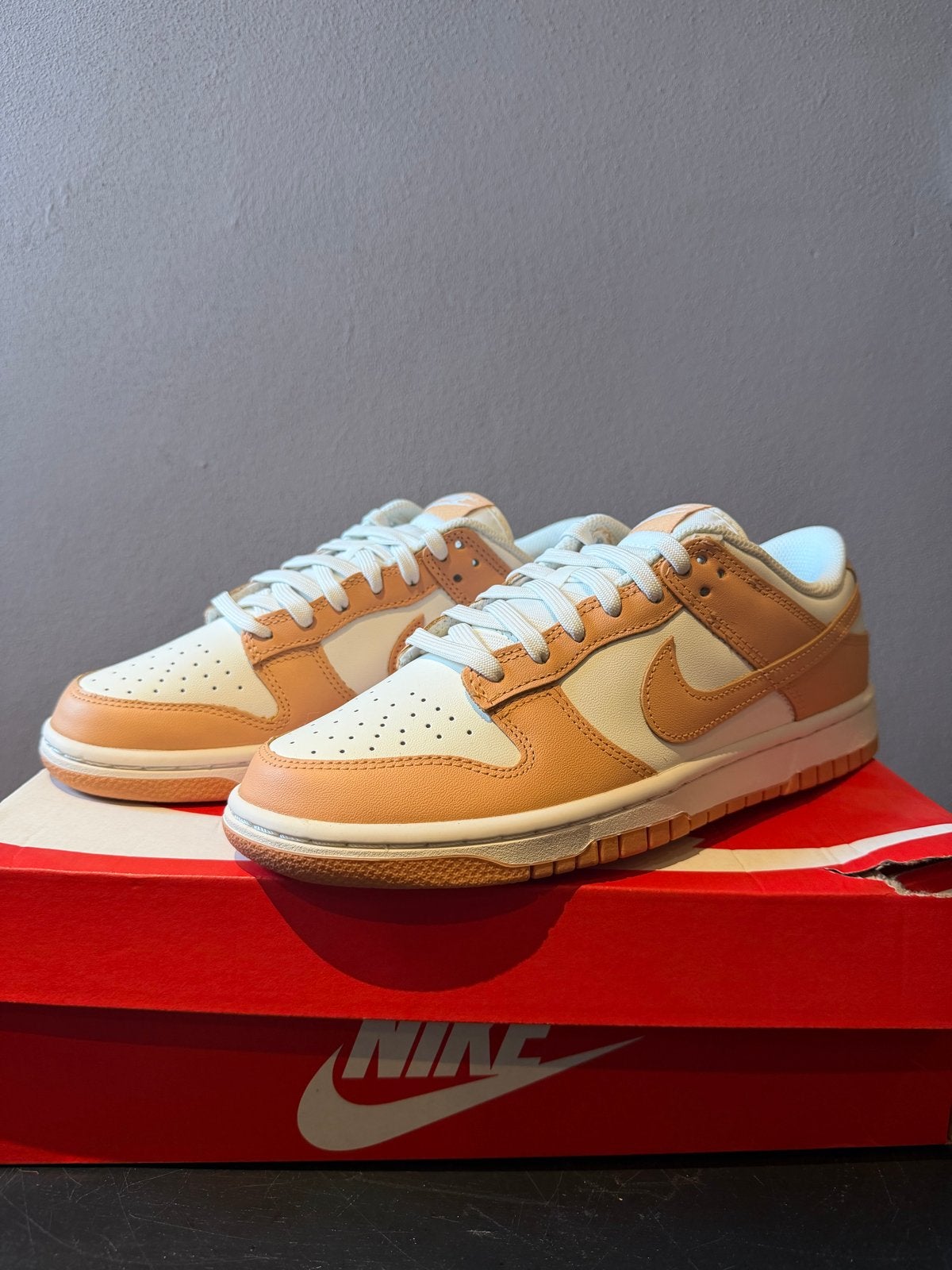 Nike Dunk Low Harvest Moon - Maat 39 - Nieuw, Beige, Nieuw, Ophalen of Verzenden, Sneakers of Gympen