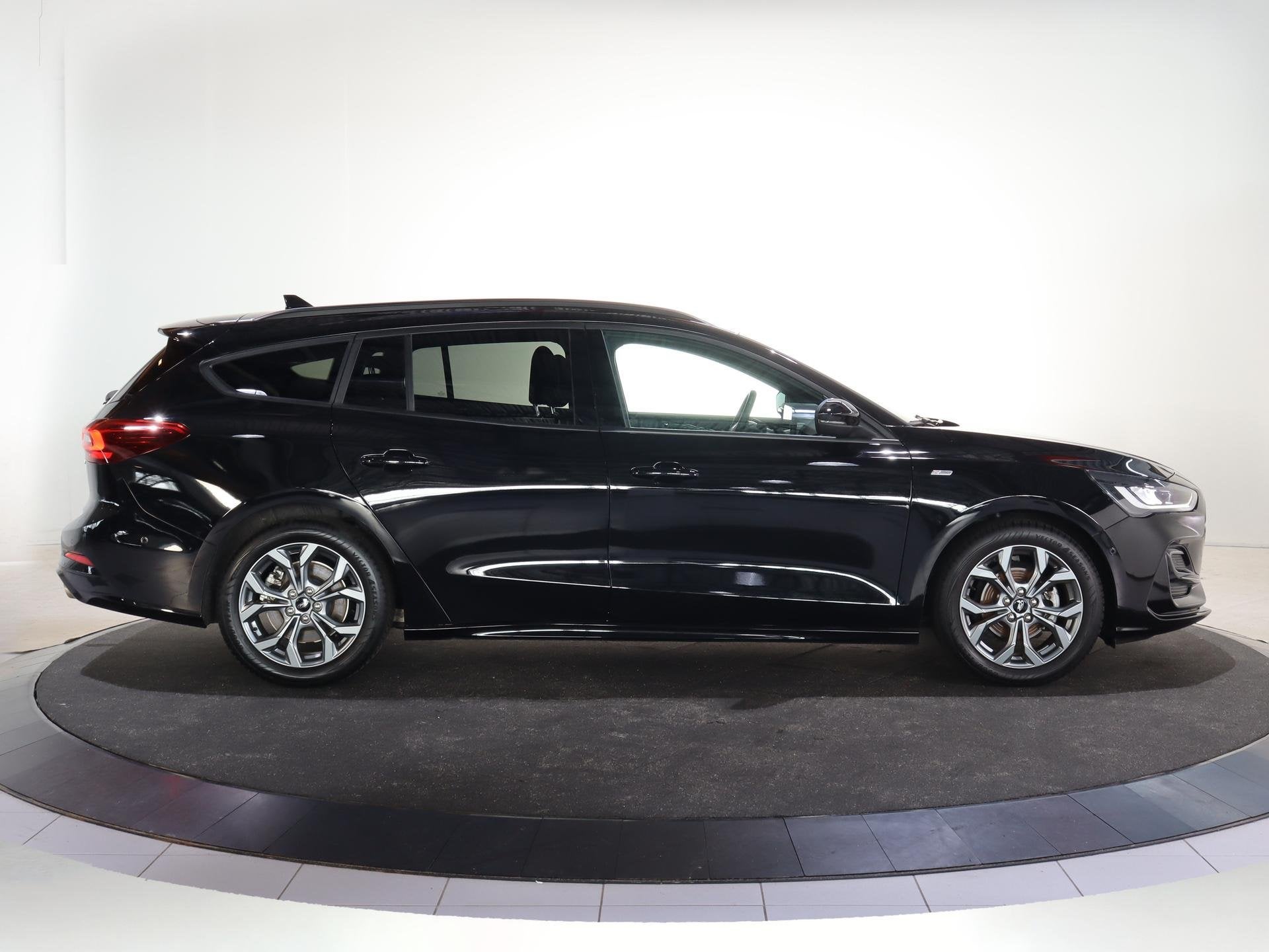 Foto 6 van Ford Focus Wagon 1.0 EcoBoost Hybrid ST Line X | Trekhaak |