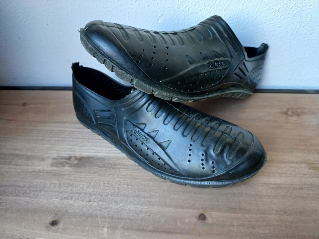 Zwarte waterschoenen maat 45, Watersport en Boten, Watersportkleding, Zeil- of Surfschoenen, Ophalen of Verzenden, Zo goed als nieuw