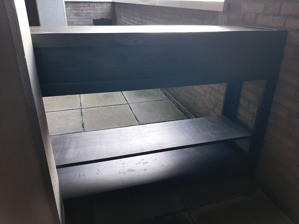 Zwart houten dressoir/kast met planken, Ophalen, Met plank(en), Gebruikt, Modern, Industrieel
