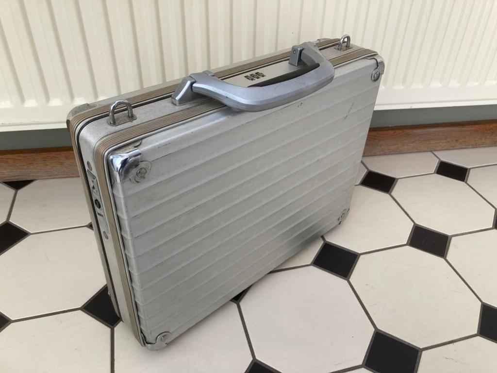 Rimowa attachekoffer alu mini schouder koffer 35x26x9 cm, Sieraden, Tassen en Uiterlijk, Koffers, Minder dan 50 cm, Ophalen of Verzenden