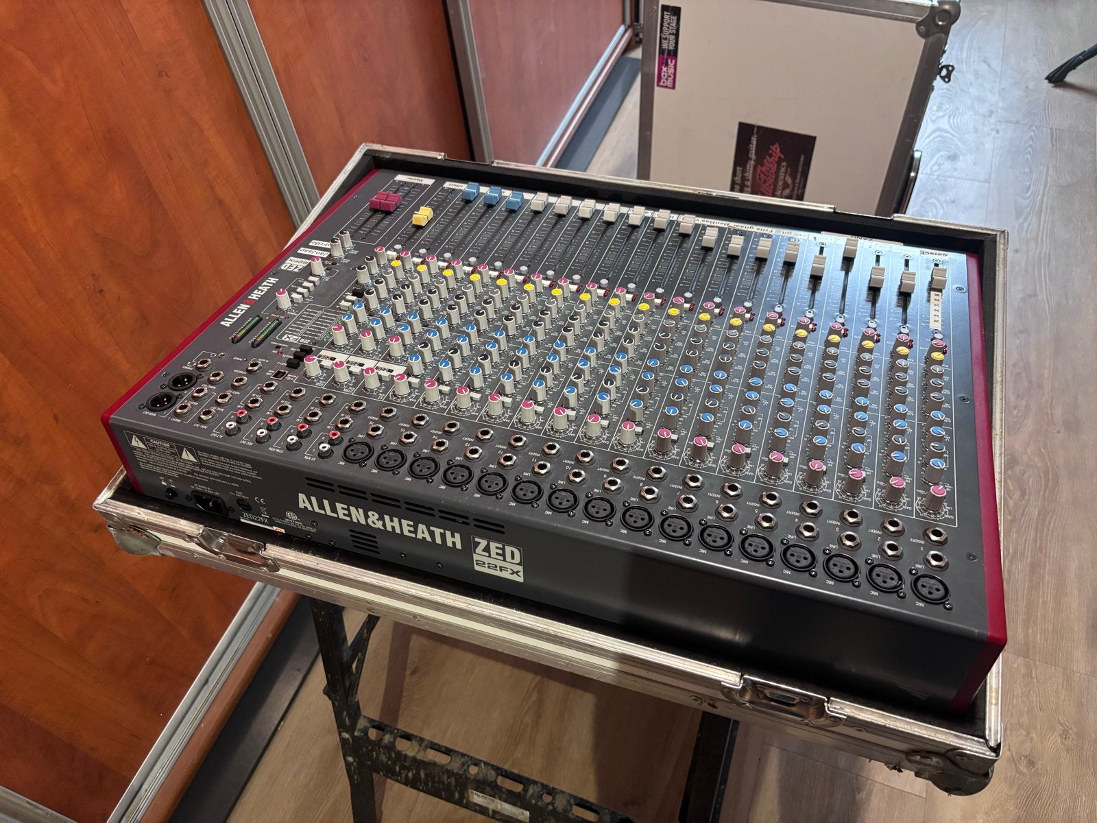 Allen & Heath ZED 22FX Mengpaneel met Flightcase, Ophalen, Gebruikt, 20 kanalen of meer, Microfooningang