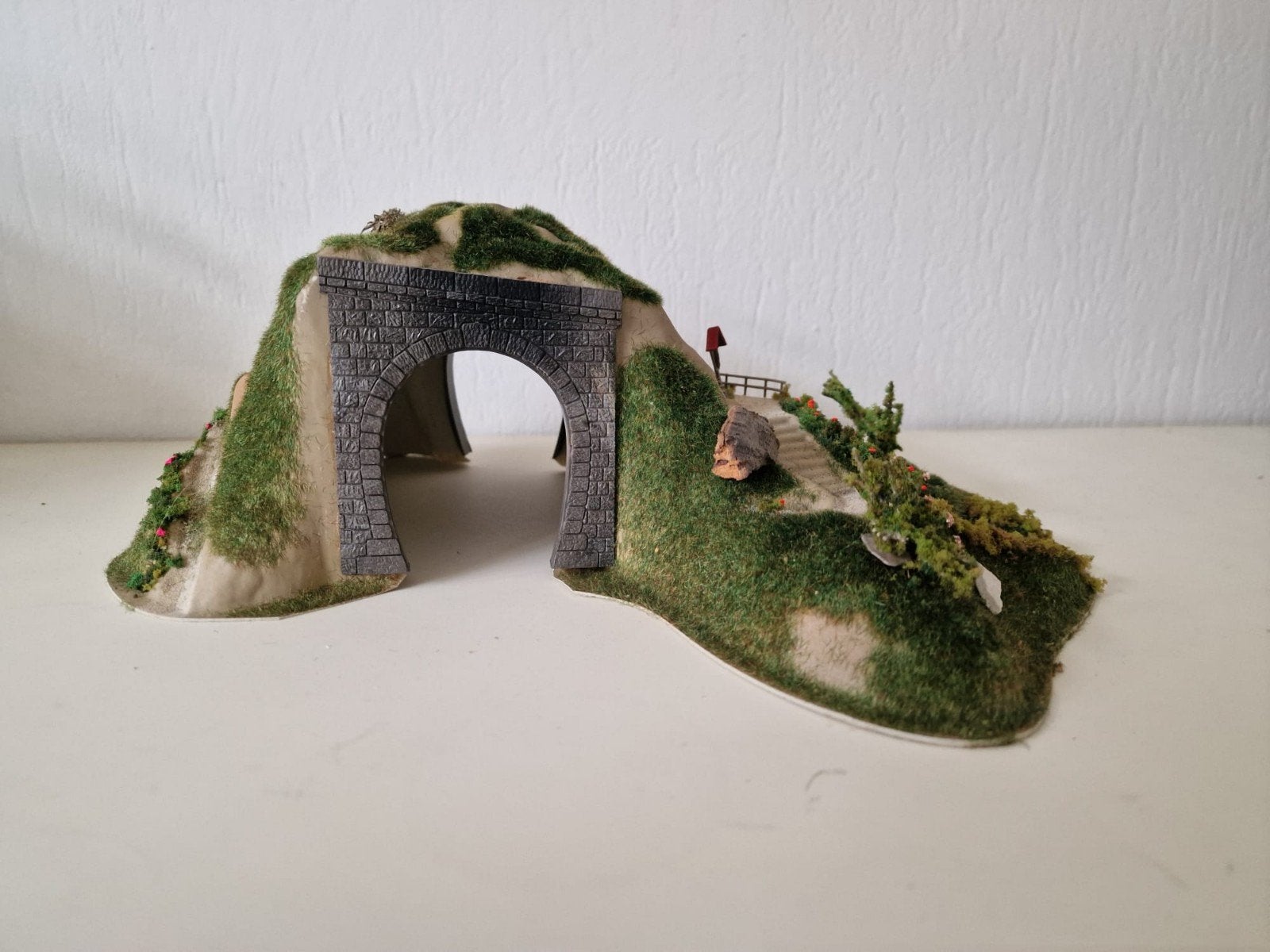 Diverse modelbouw gebouwen en tunnel voor spoorbaan, Overige merken, Gebruikt, Gelijkstroom of Wisselstroom, Brug, Tunnel of Gebouw