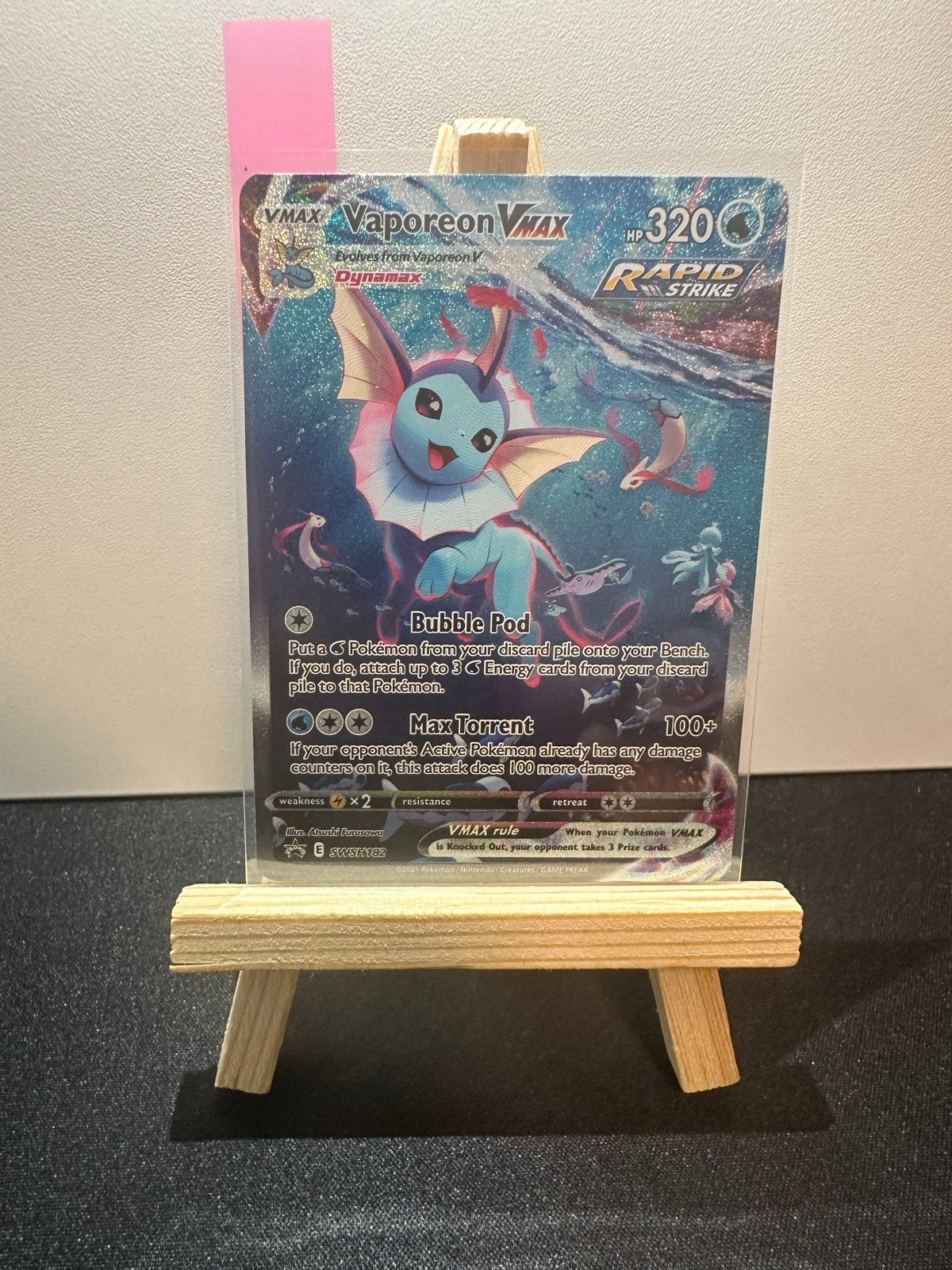 Vaporeon VMAX swsh182, Ophalen of Verzenden, Zo goed als nieuw, Losse kaart, Foil