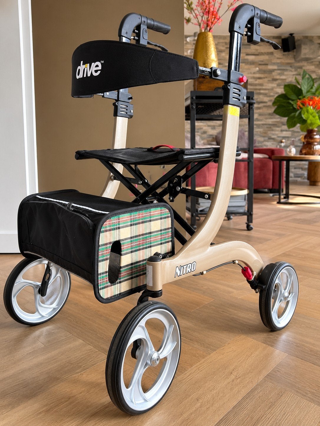 Drive Nitro M Rollator Champagne | Zeer nette staat, Ophalen of Verzenden, Opvouwbaar, Zo goed als nieuw