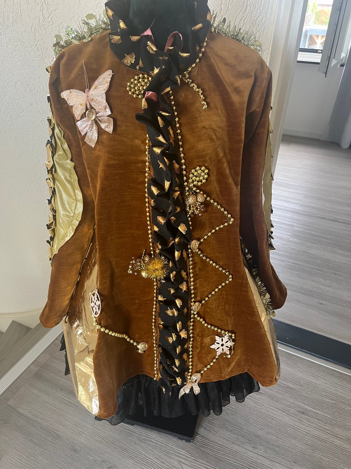 Unieke nieuw goud tinten Carnavalsjas maat L/XL, Carnaval, Maat 42/44 (L), Nieuw, Ophalen of Verzenden
