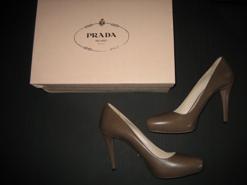 Prada Pumps Maat 39 - Zo Goed als Nieuw met Originele Doos, Kleding | Dames, Pumps, Ophalen of Verzenden, Zo goed als nieuw, Bruin