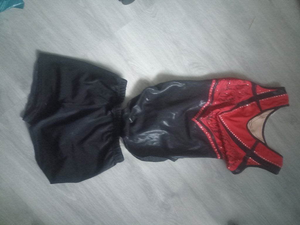 Turnpakje met bijpassend broekje - Zwart/Rood, Gebruikt, Zwart, Ophalen of Verzenden, Turnpak(je)