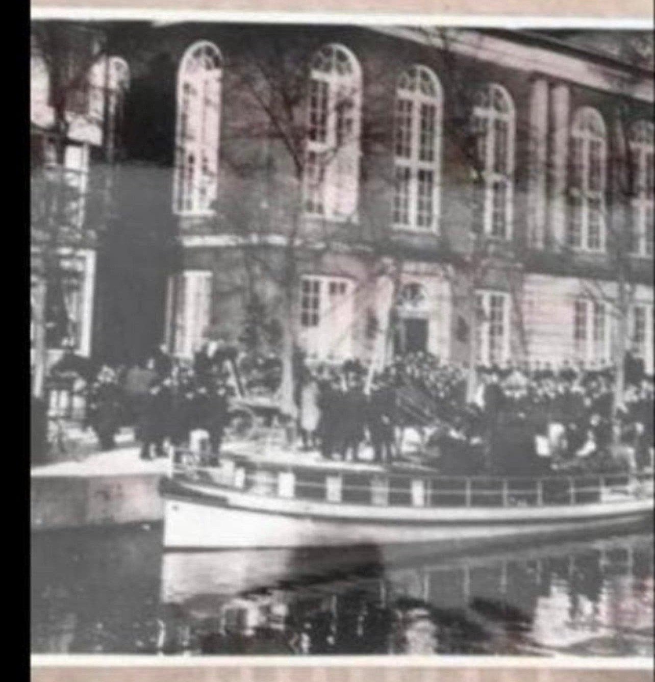 Oude foto Koningin Wilhelmina in Amsterdam, Verzamelen, Gebruikt, Foto, Ophalen of Verzenden, Voor 1940
