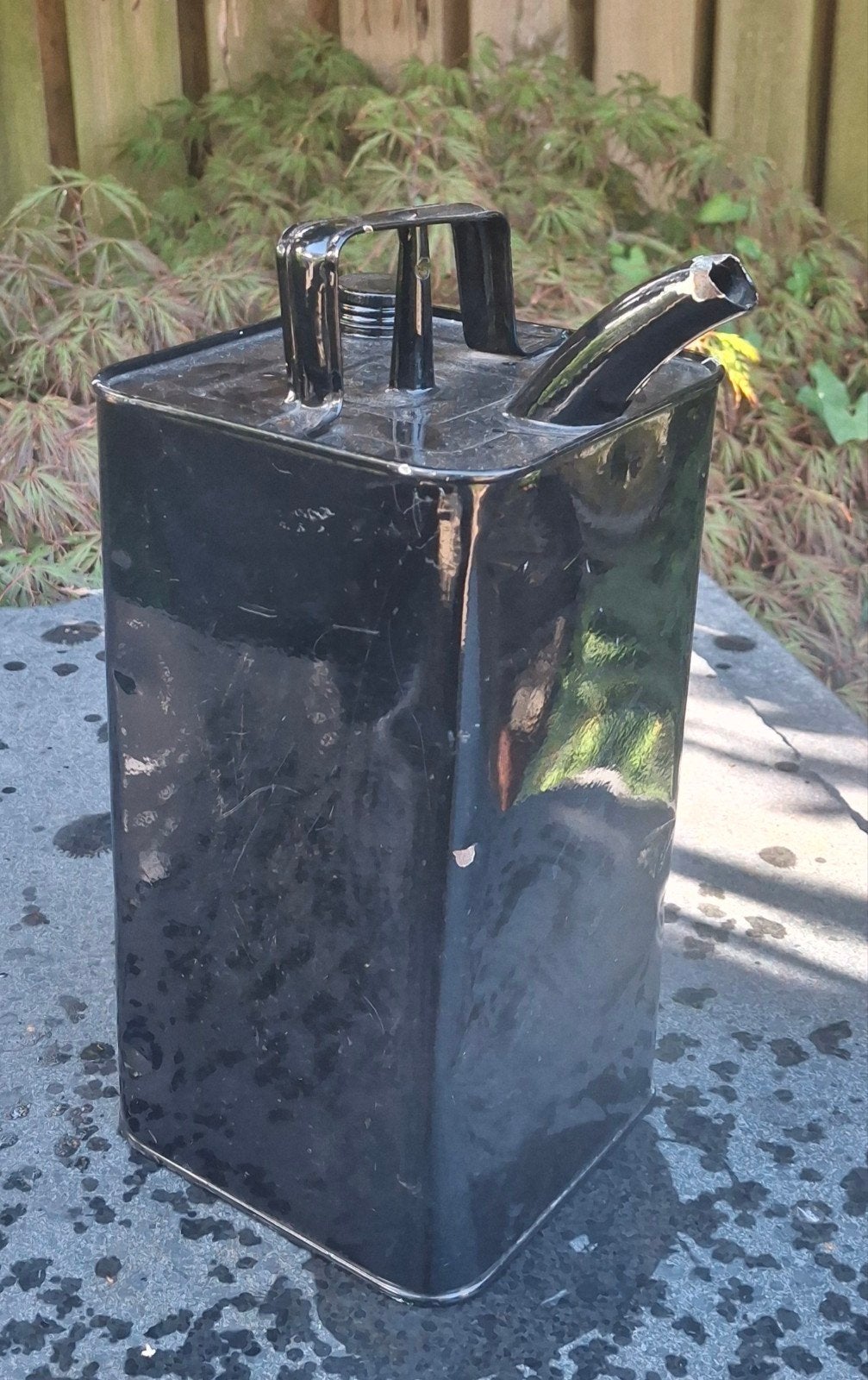 Zwarte metalen jerrycan met schenktuit petroleum, Ophalen of Verzenden, Gebruikt, Overige