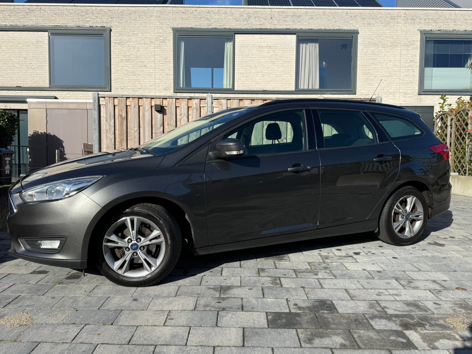 Ford Focus Wagon 1.0 Titanium| riem vervangen|stoelverwarmin, Bluetooth, Handgeschakeld, 1216 kg, 3 cilinders