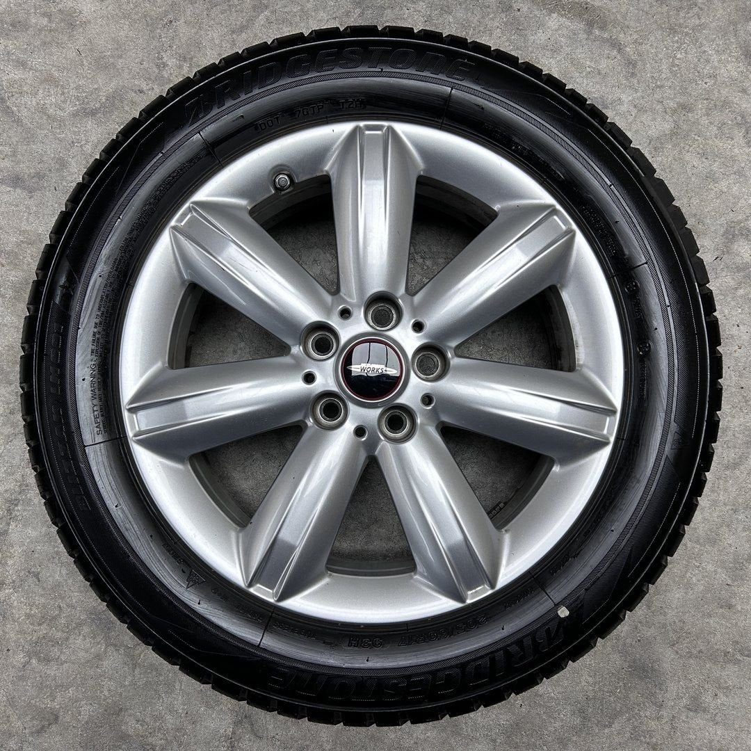 17 inch originele velgen + winterbanden MINI Countryman F60, Gebruikt, -, -, Banden en Velgen