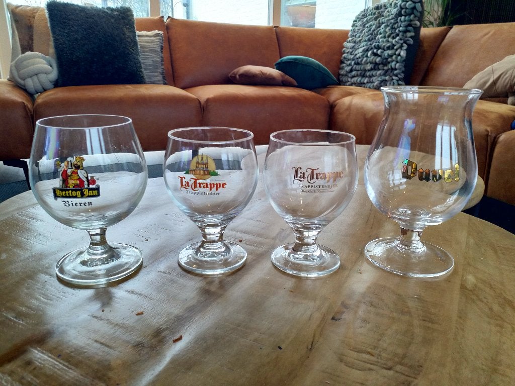 4 verschillende bierglazen, Ophalen of Verzenden, Gebruikt, Glas of Glazen, Overige merken
