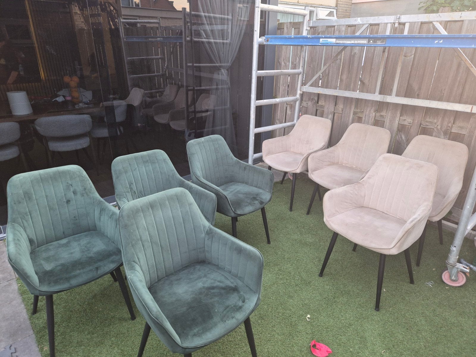 Mooie stoelen: 4 groene en 4 beige, Huis en Inrichting, Stoelen, Ophalen, Gebruikt, Overige kleuren, Stof