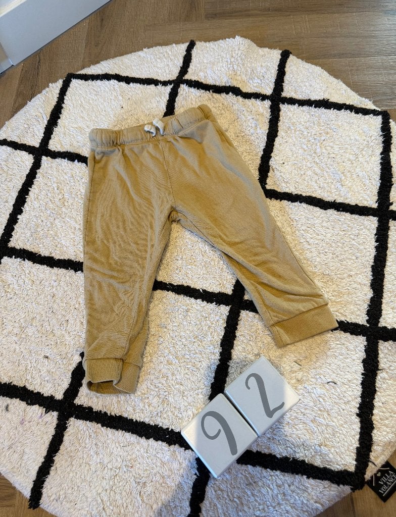 ZGAN beige Hema jogger broek 92 baby peuter joggingbroek, Broek, Jongen of Meisje, Ophalen of Verzenden, Zo goed als nieuw