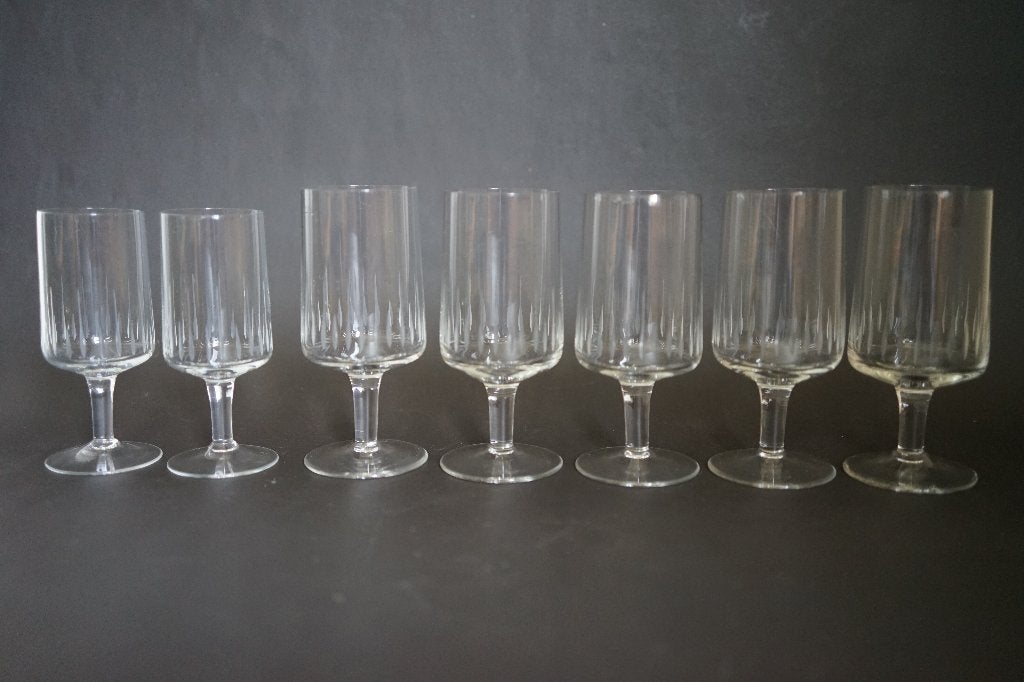 Mid Century vintage 5x wijn 2x port glas geslepen streep, Glas of Glazen, Overige merken, Ophalen of Verzenden, Overige stijlen