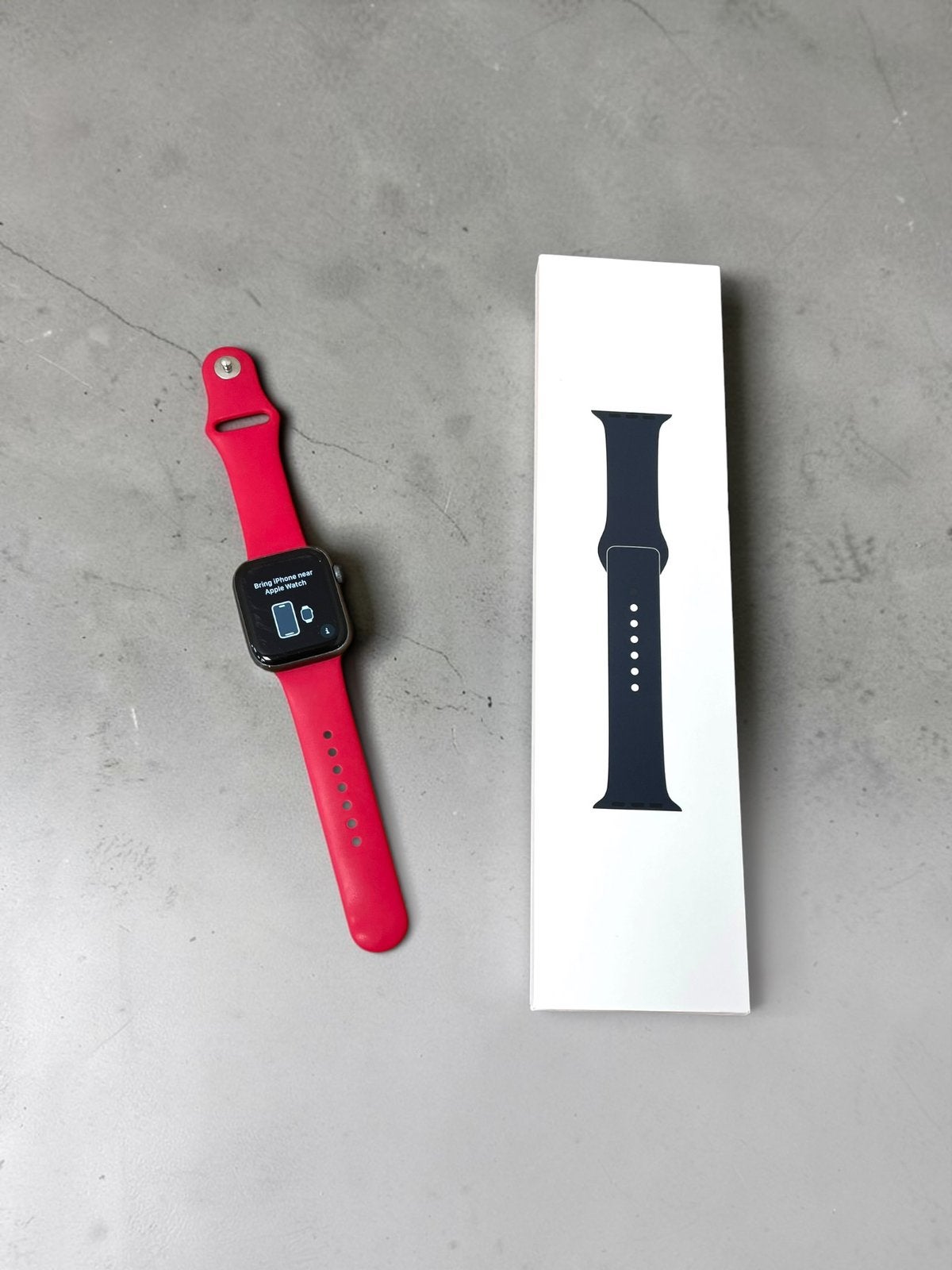 Apple Watch Series 4 – Includes Charger, 2 Straps & Box, Verzenden, Zwart, IOS, Zo goed als nieuw