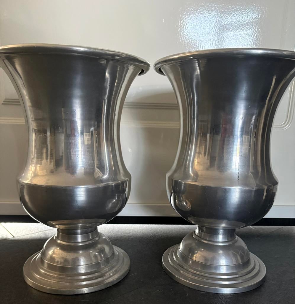 2 aluminium vazen, Ophalen of Verzenden, Overige kleuren, Overige materialen, Minder dan 50 cm