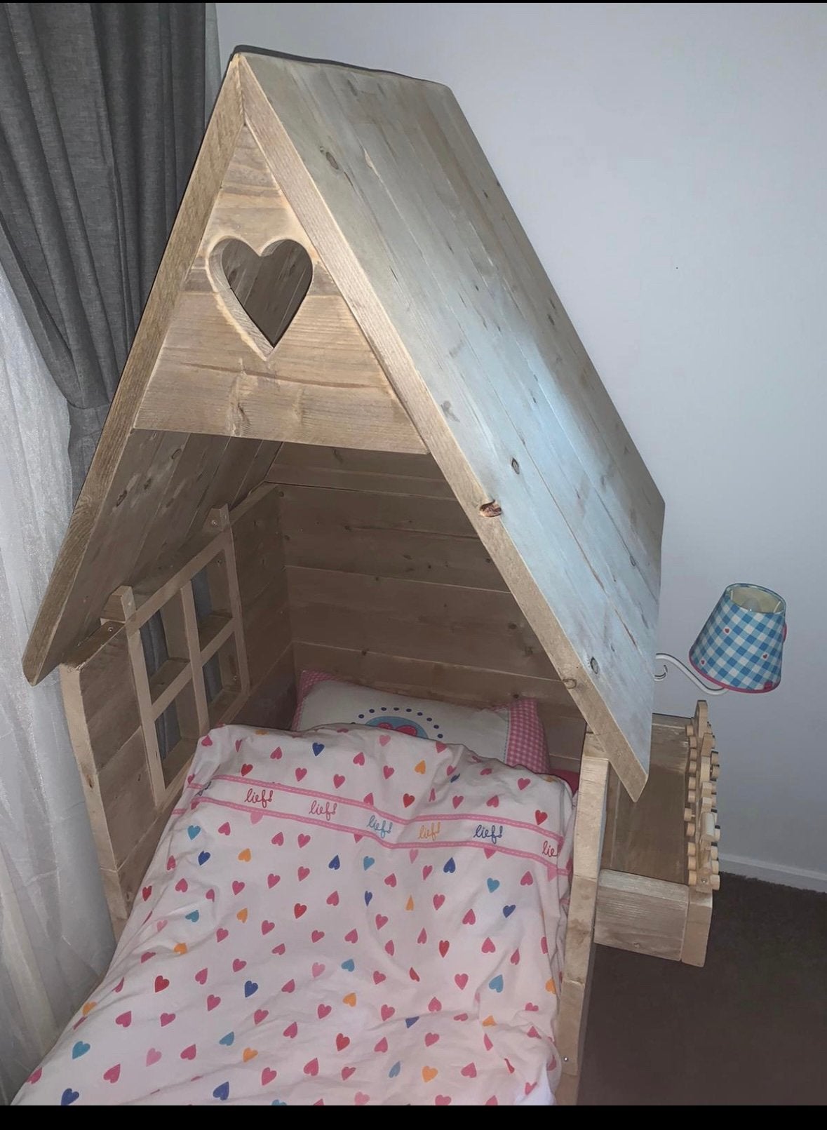 Stijgerhouten bedjes huis met hartje, Ophalen, 70 tot 85 cm, 140 tot 160 cm, Zo goed als nieuw