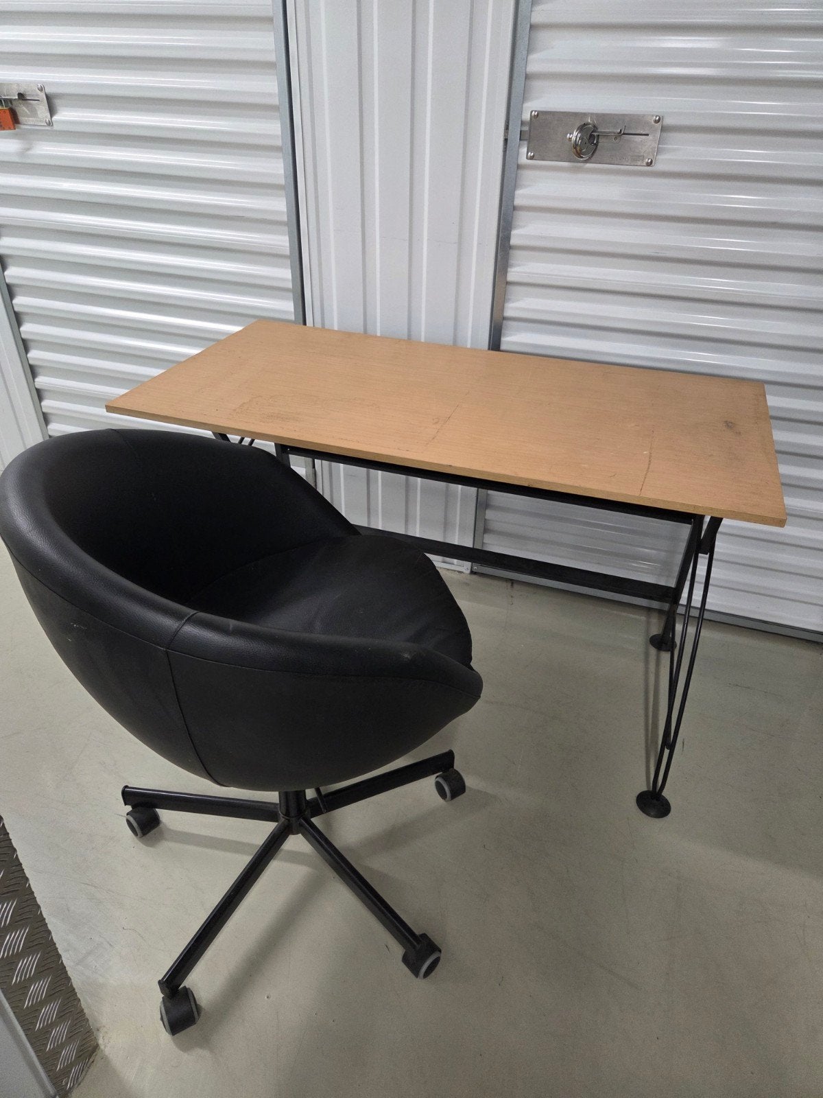 bureau met bureau stoel, Ophalen