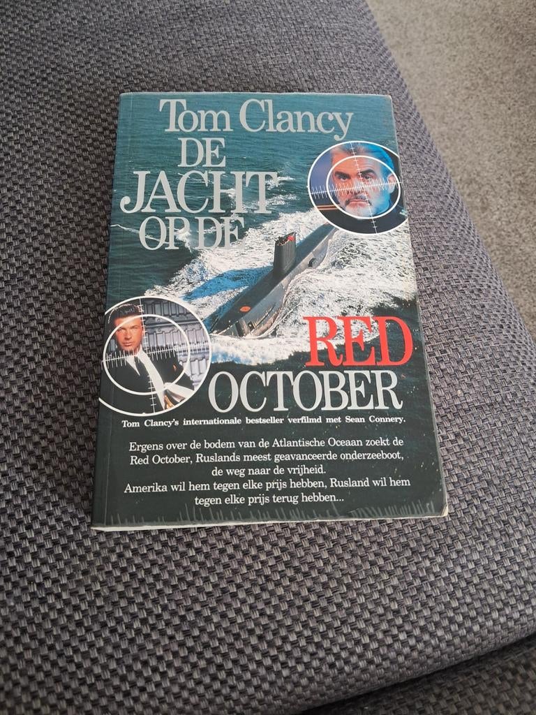 Boek De jacht op de red oktober is zeer netjes, Ophalen of Verzenden, Zo goed als nieuw
