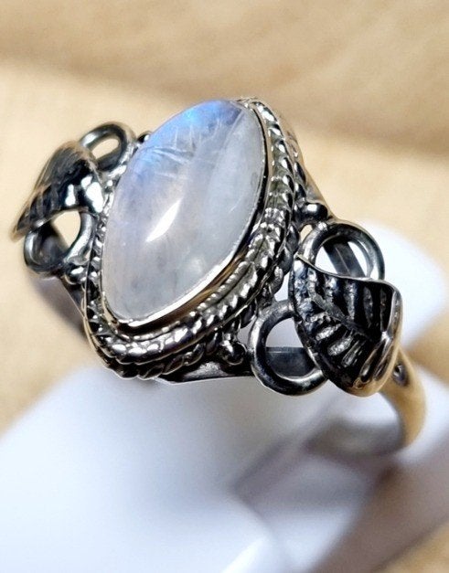 Echt zilveren ring met Maansteen, maat 18.5, 18 tot 19, Nieuw, Ophalen of Verzenden, Dame