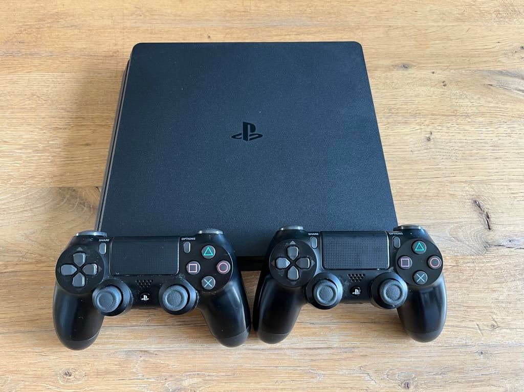 PlayStation 4 met 2 controllers en kabels, 500 GB, Met 2 controllers, Ophalen of Verzenden, Zo goed als nieuw