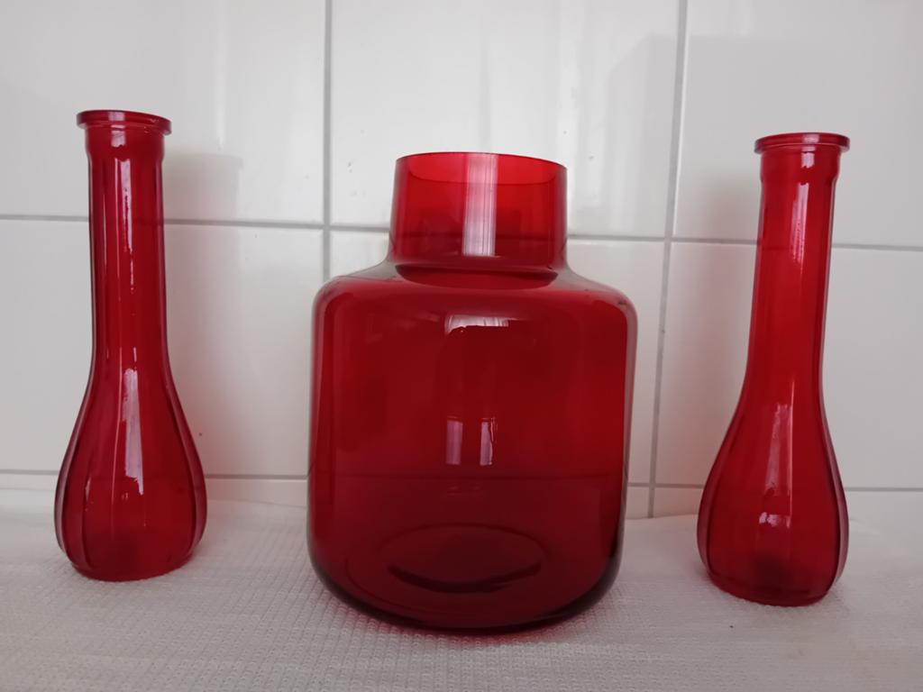 Prachtige rode glazen 3 stuks vazen. €14,00., Ophalen, Zo goed als nieuw, Rood, Glas