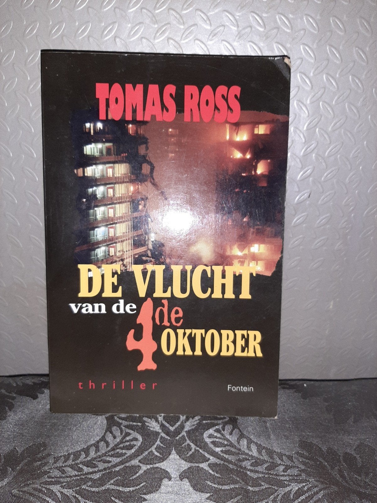 Tomas Ross - De Vlucht van de 4e Oktober (Thriller), Ophalen of Verzenden, Gelezen