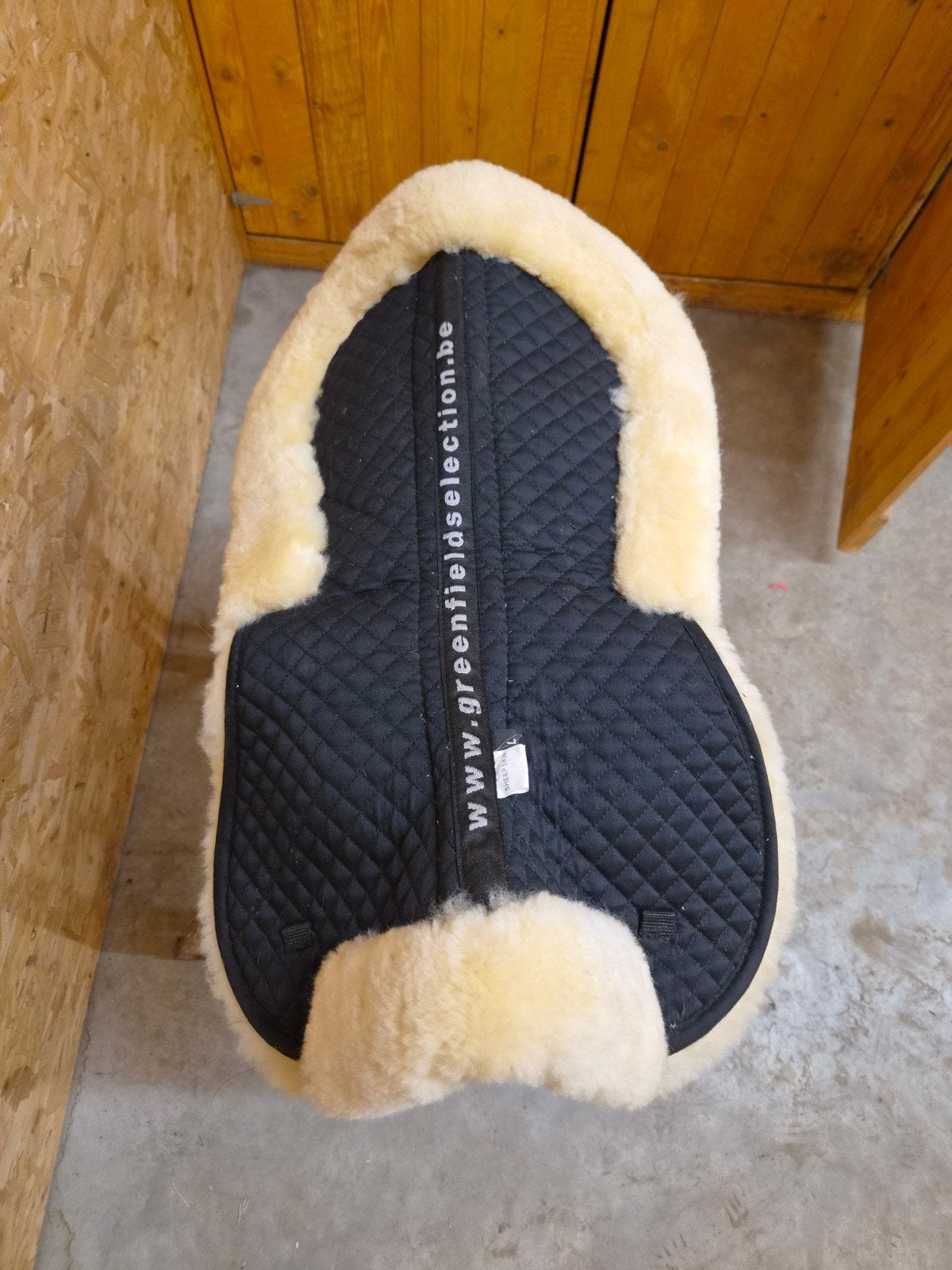 Te koop: zadelonderlegger/bontje (schapenwol), Ophalen, Zo goed als nieuw