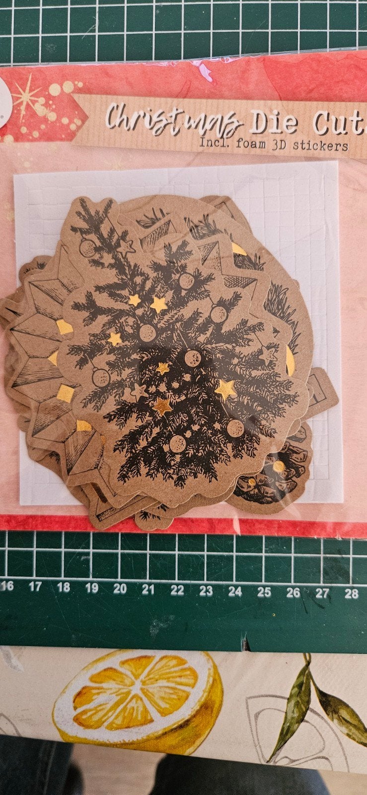 Christmas Die Cuts Kraft met zwart en goudfoil, Hobby en Vrije tijd, Ophalen of Verzenden, Nieuw, Kerst, Overige typen