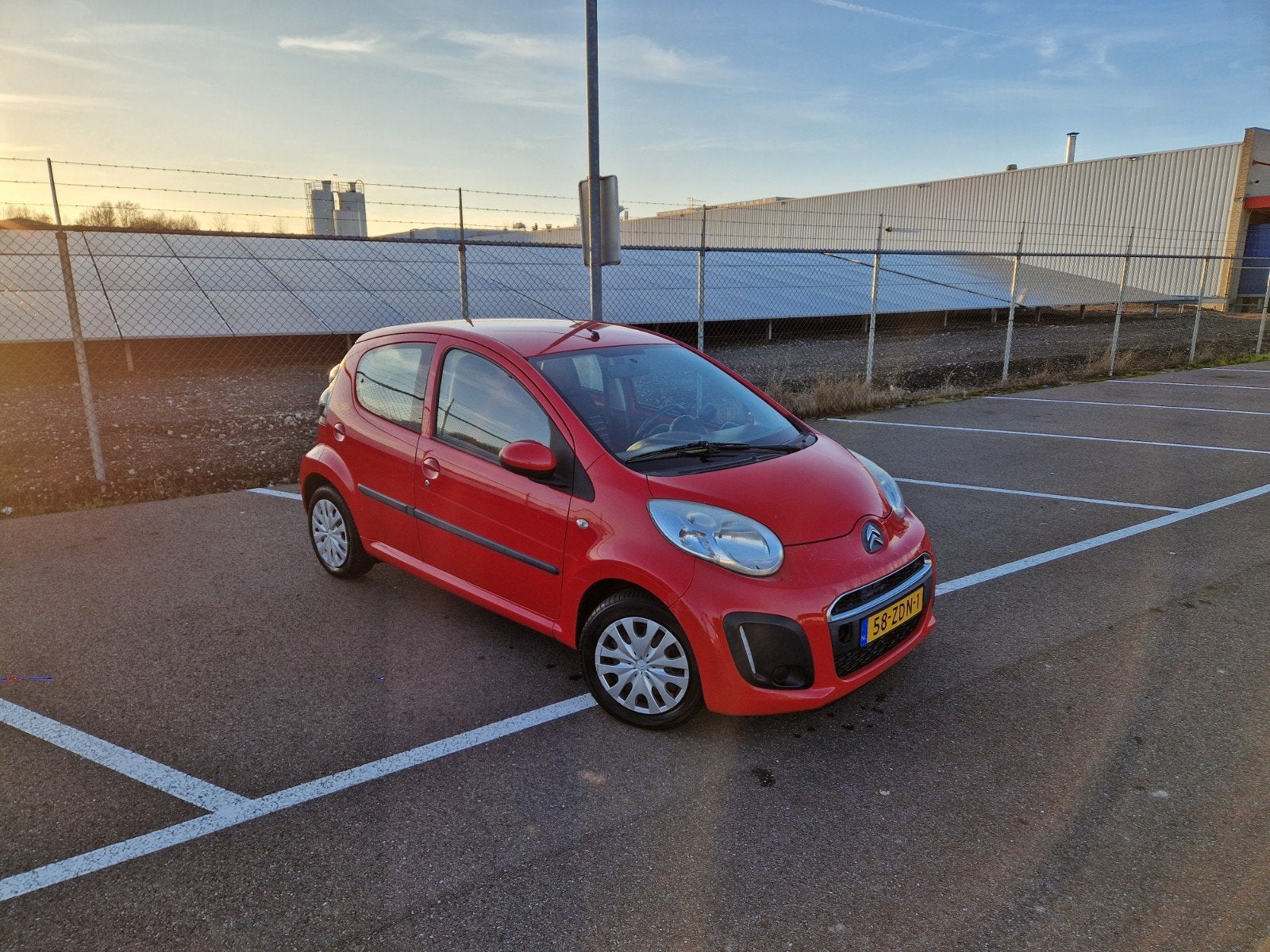Citroën C1 1.0i 68PK 5D 2012 Rood, Auto's, Citroën, Voorwielaandrijving, 4 stoelen, C1, Origineel Nederlands