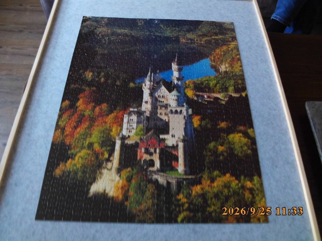 Puzzel 1000 stukjes Neuschwanstein. Compleet, Ophalen of Verzenden, 500 t/m 1500 stukjes, Gebruikt, Legpuzzel